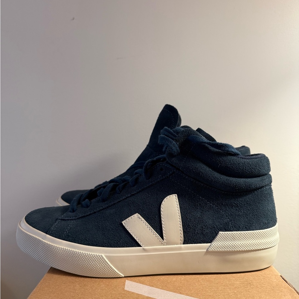 VEJA MINOTAUR SUEDE NAUTICO PIERRE